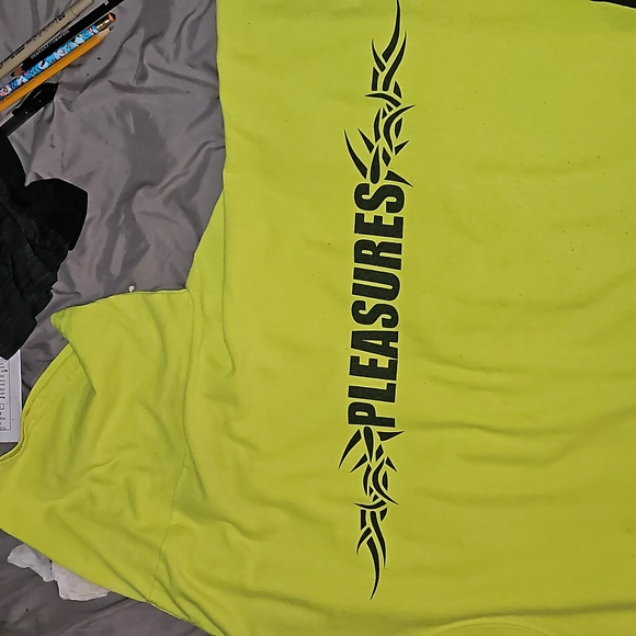 XXL Plaesures Safety Yellow Tribal tee - Picture 3 of 4